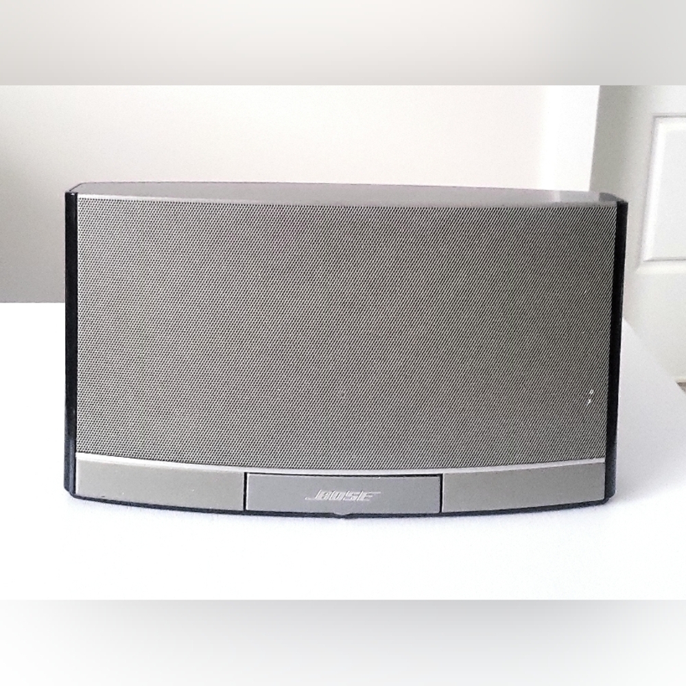 Bose Sounddock Silver Portable Speaker System. Sounddock Only. Works. No Adapter